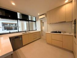 The Colonnade (D10), Condominium #556580611